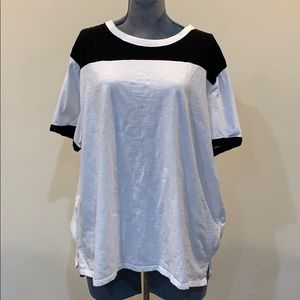 *NWOT* Old Navy Boyfriend Tee